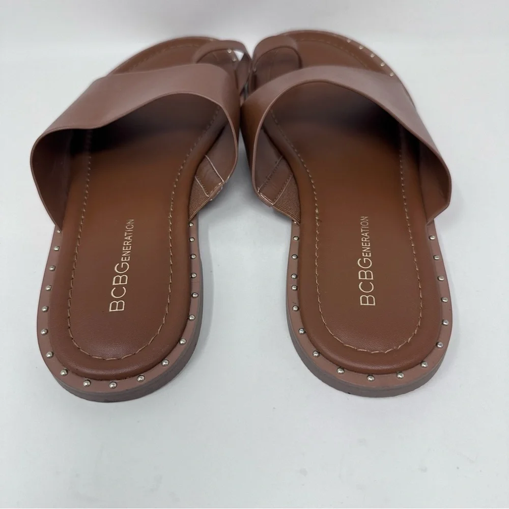 BCBGeneration Zinda Flat Sandal Flip Flop Faux Leather Vegan Camel Brown Size 10